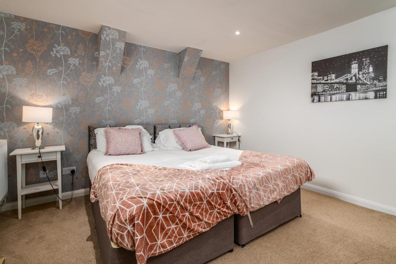 Spacious Contractor House For Large Groups - Private Parking Northampton Dış mekan fotoğraf