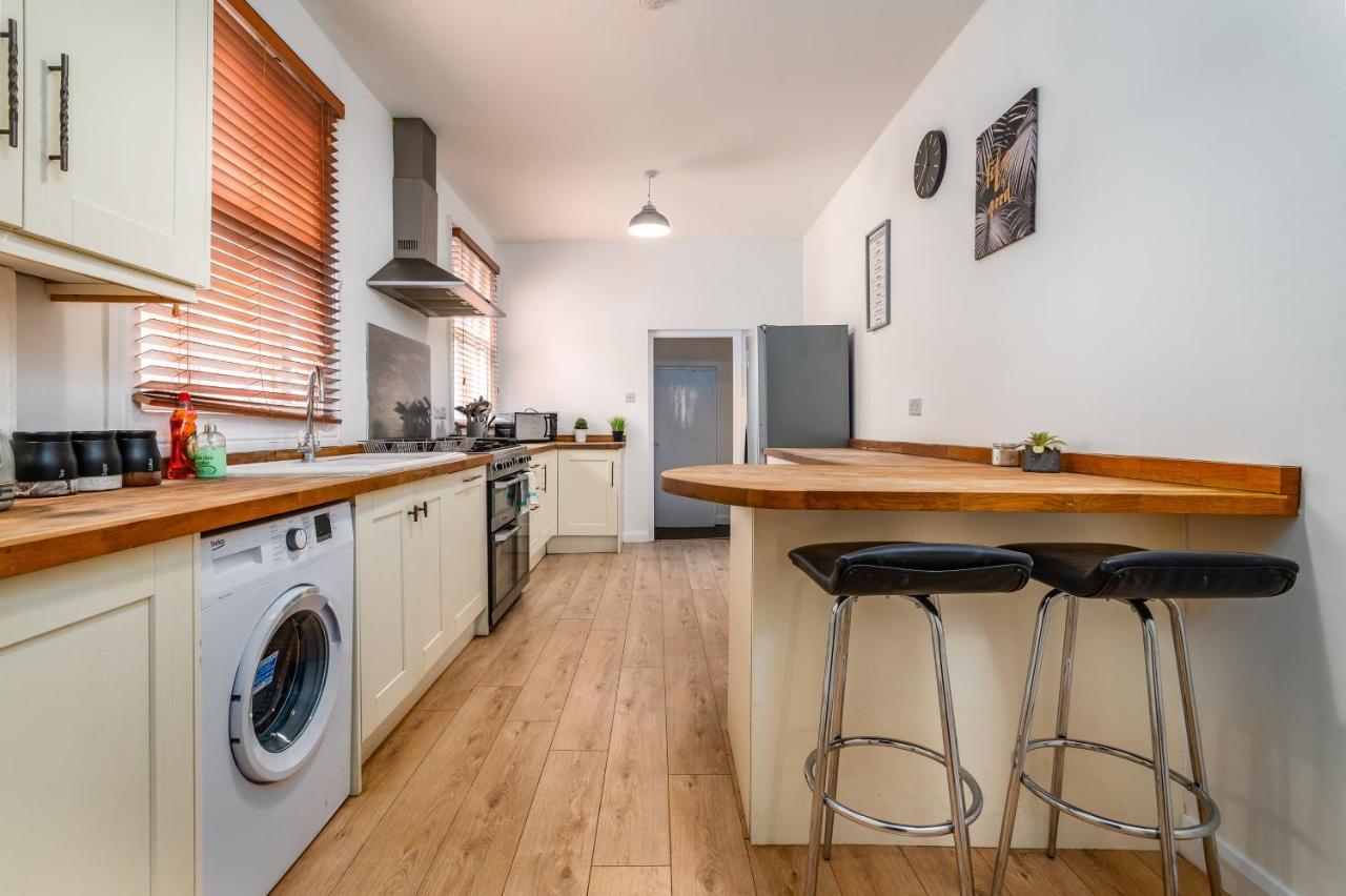 Spacious Contractor House For Large Groups - Private Parking Northampton Dış mekan fotoğraf