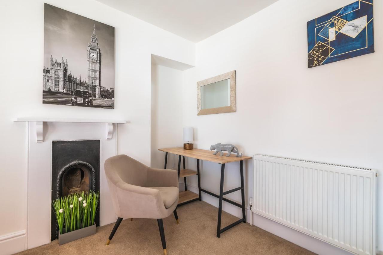 Spacious Contractor House For Large Groups - Private Parking Northampton Dış mekan fotoğraf