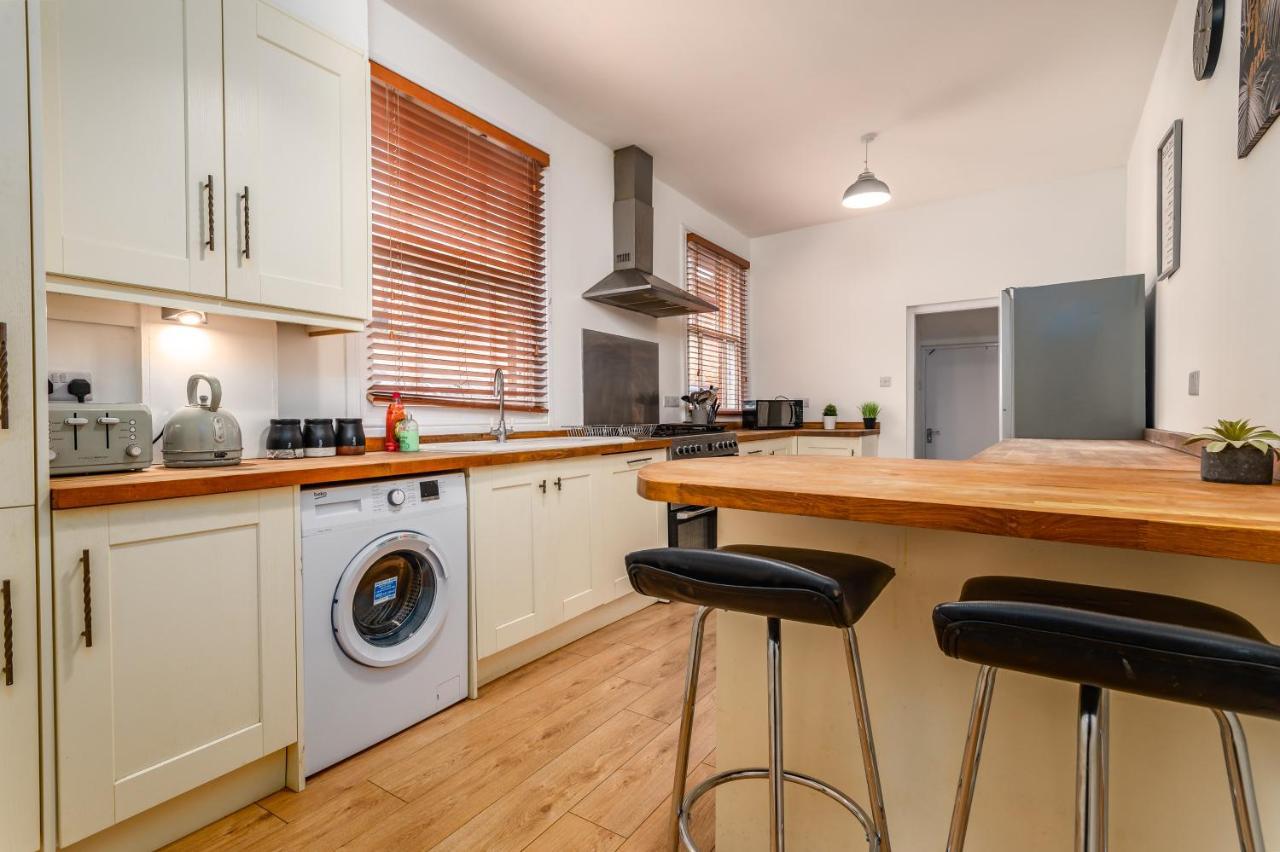 Spacious Contractor House For Large Groups - Private Parking Northampton Dış mekan fotoğraf