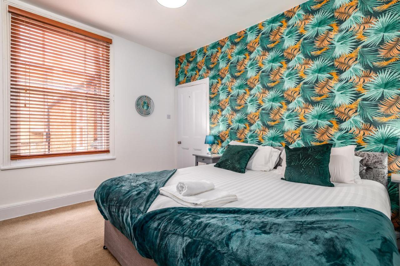 Spacious Contractor House For Large Groups - Private Parking Northampton Dış mekan fotoğraf