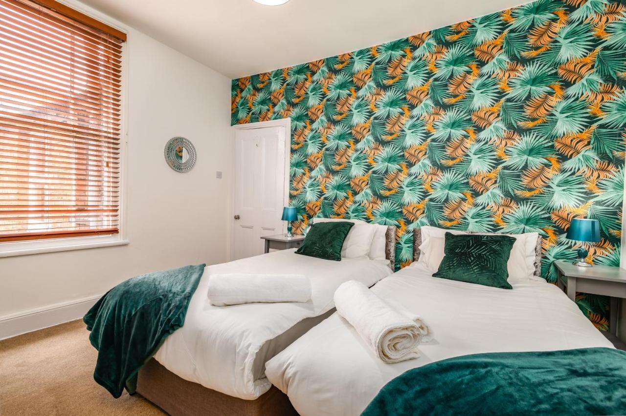 Spacious Contractor House For Large Groups - Private Parking Northampton Dış mekan fotoğraf