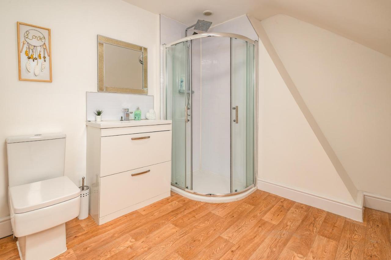 Spacious Contractor House For Large Groups - Private Parking Northampton Dış mekan fotoğraf