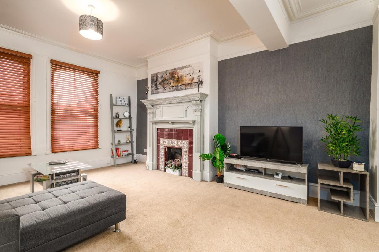 Spacious Contractor House For Large Groups - Private Parking Northampton Dış mekan fotoğraf