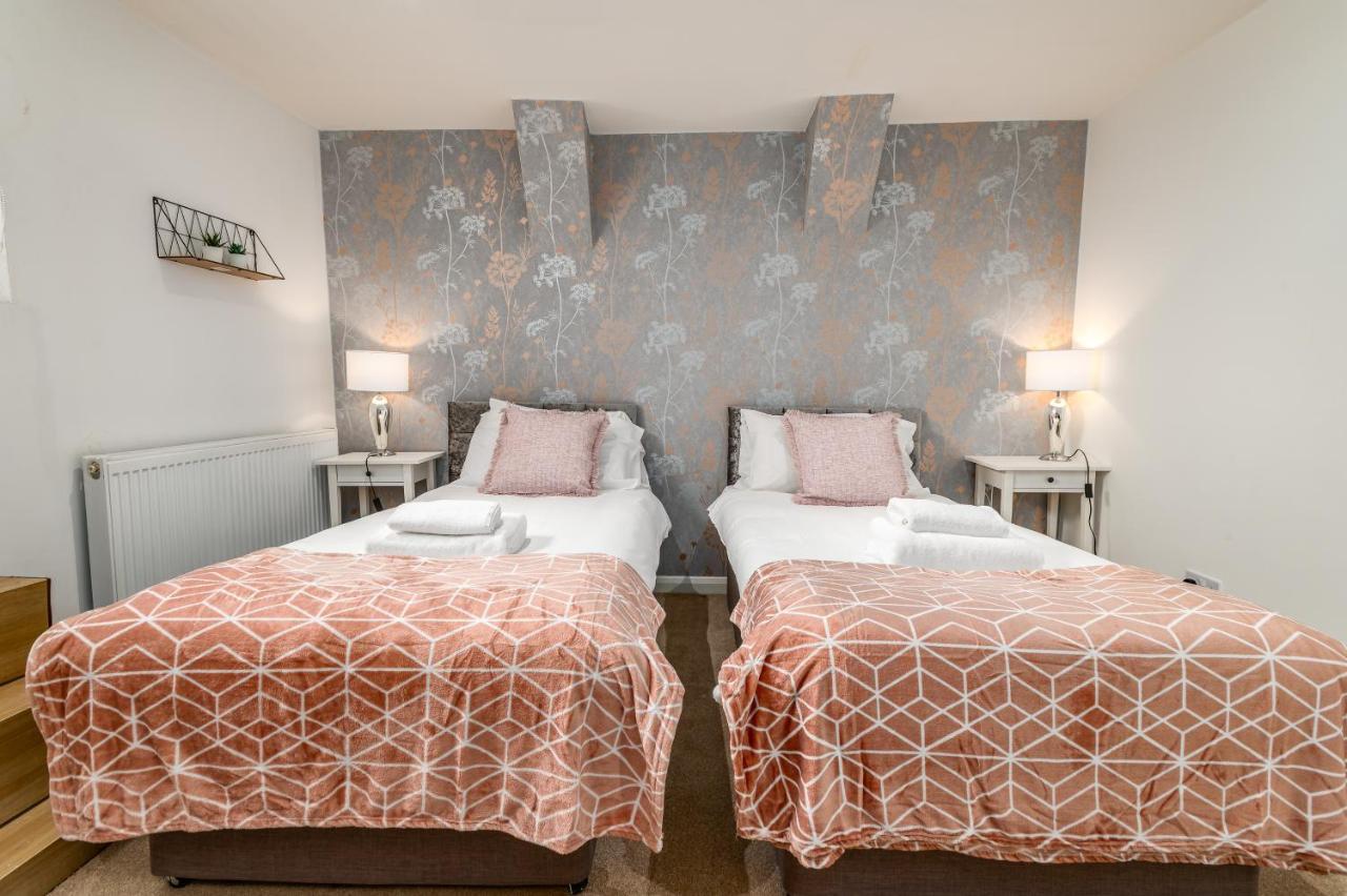 Spacious Contractor House For Large Groups - Private Parking Northampton Dış mekan fotoğraf