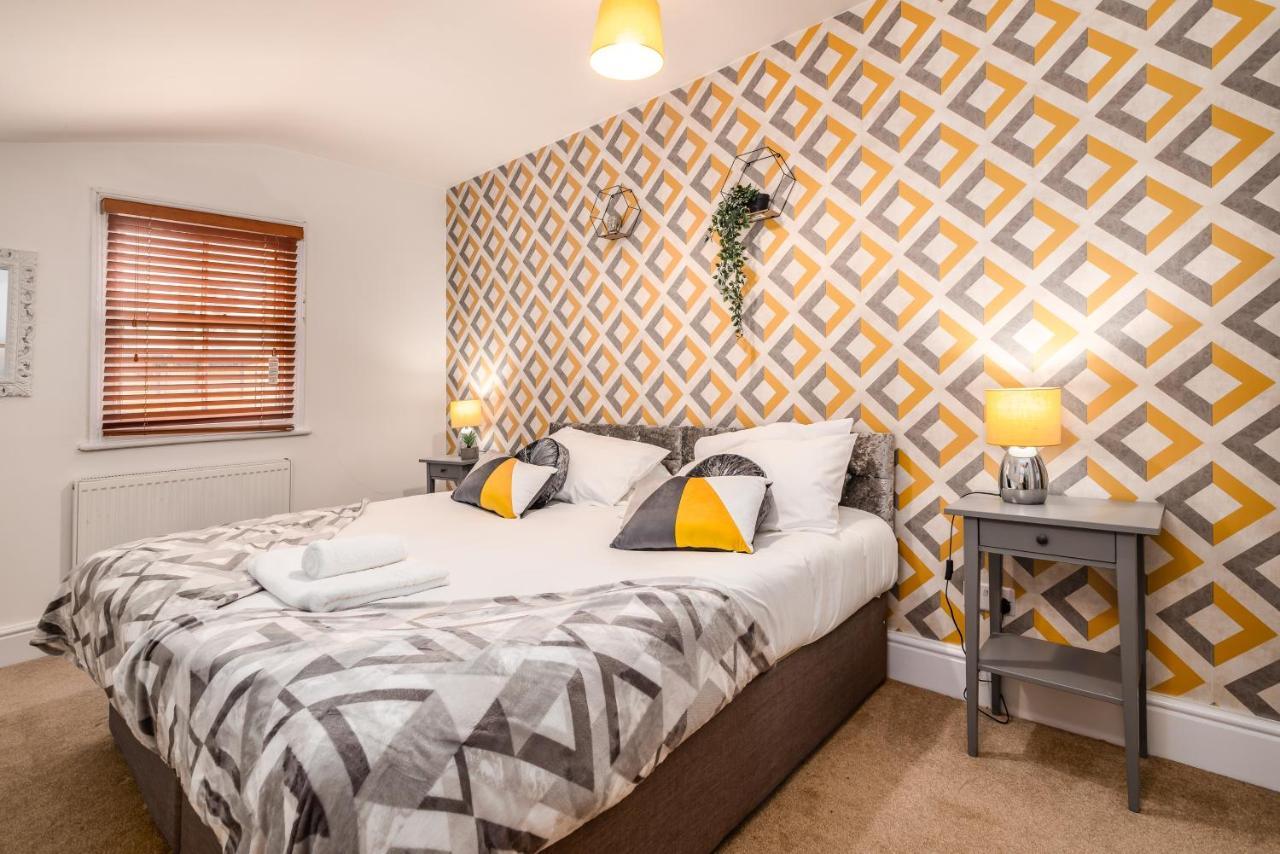Spacious Contractor House For Large Groups - Private Parking Northampton Dış mekan fotoğraf