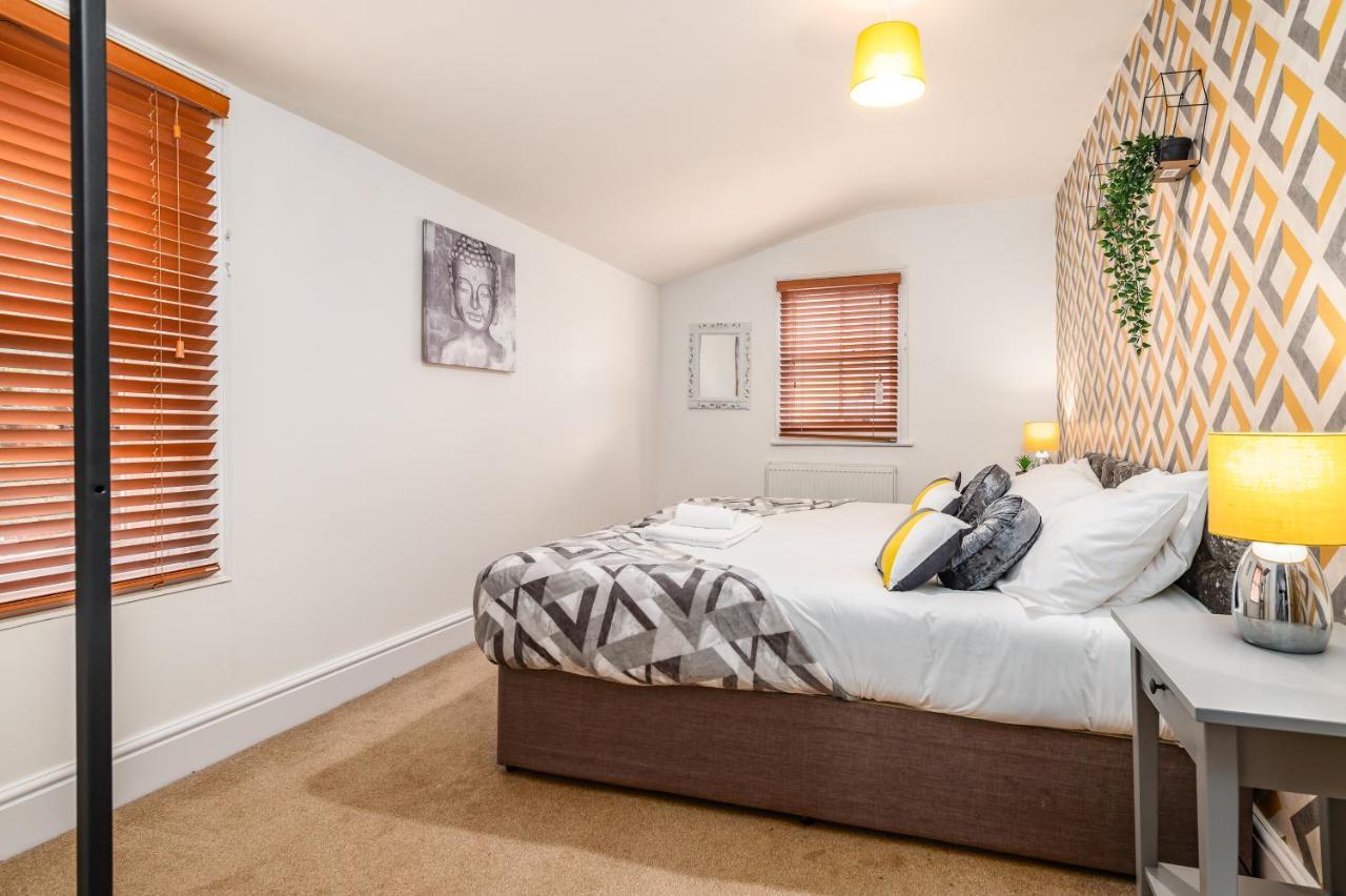 Spacious Contractor House For Large Groups - Private Parking Northampton Dış mekan fotoğraf