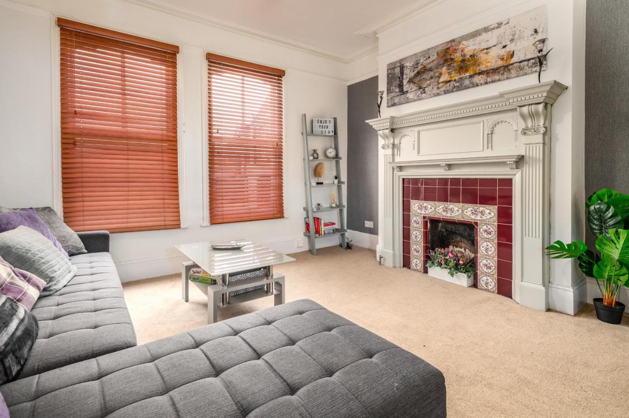 Spacious Contractor House For Large Groups - Private Parking Northampton Dış mekan fotoğraf