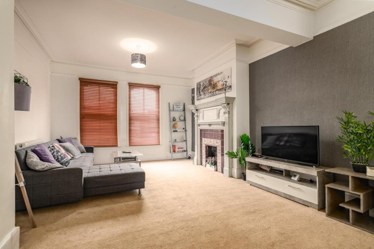 Spacious Contractor House For Large Groups - Private Parking Northampton Dış mekan fotoğraf