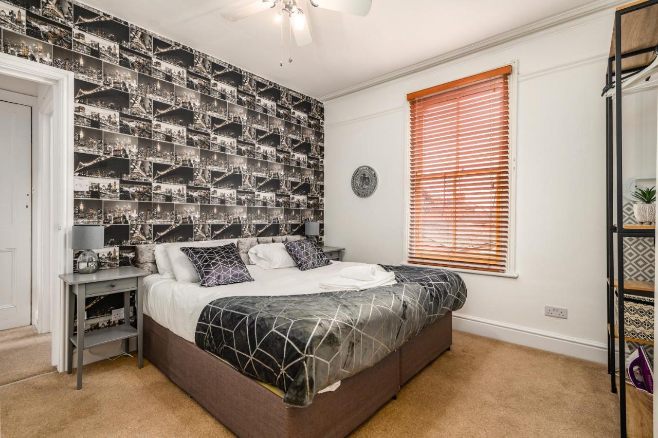 Spacious Contractor House For Large Groups - Private Parking Northampton Dış mekan fotoğraf