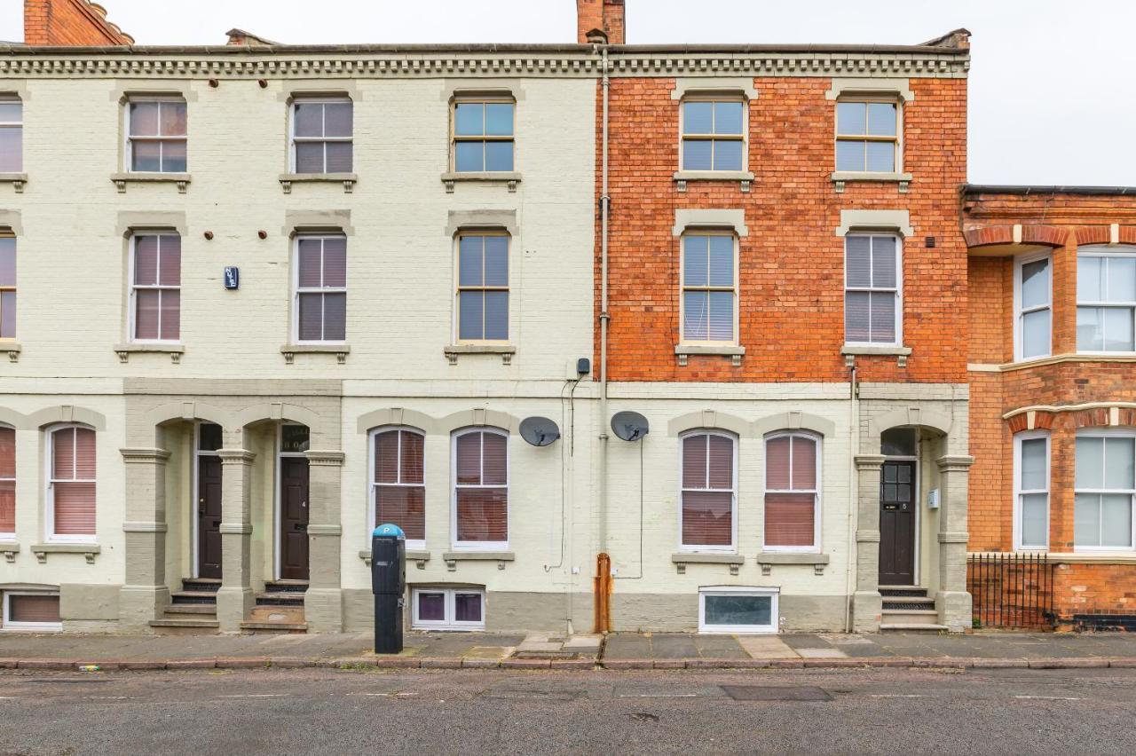 Spacious Contractor House For Large Groups - Private Parking Northampton Dış mekan fotoğraf